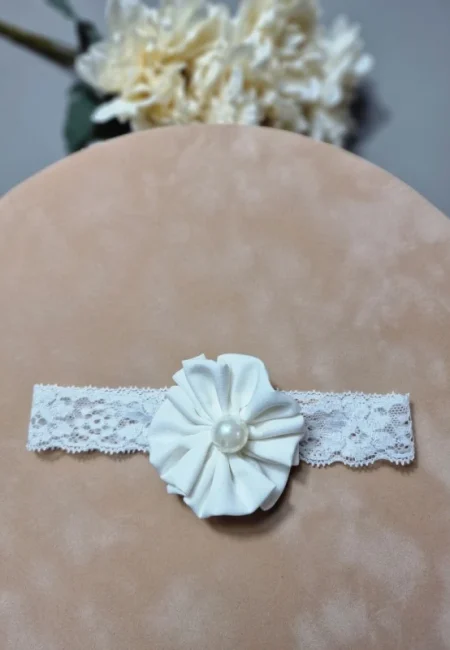 Bentiță botez model floare Rania – Accesoriu elegant pentru micuța ta 2