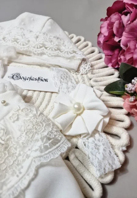 Bentița de botez tip floare cu perlă Myla