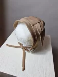 Bonetă Botez Mateo – Confort și Design Adorabil pentru Bebelusi
