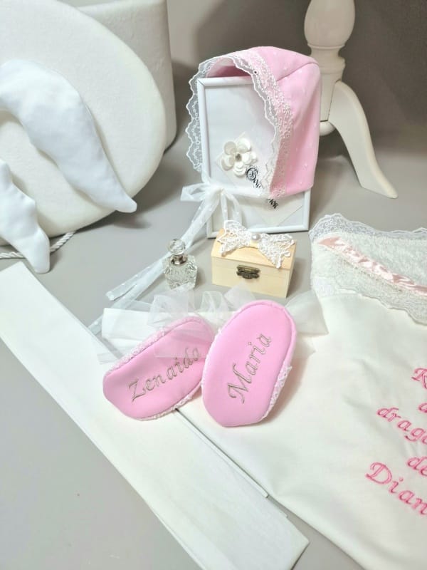 Botoșei de botez Angelia – Eleganță și confort pentru micuța ta Botoșei de botez Angelia – Eleganță și confort pentru micuța ta