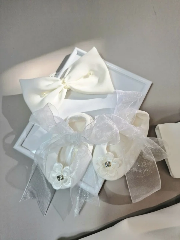 Botoșei de botez Rosalia – Eleganță și rafinament pentru micuța ta 2 Botoșei de botez Rosalia – Eleganță și rafinament pentru micuța ta 2
