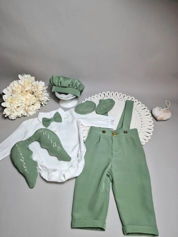 Costum botez Oliver cu aripi de înger – Set elegant 4 piese 9 Costum botez Oliver cu aripi de înger – Set elegant 4 piese 9