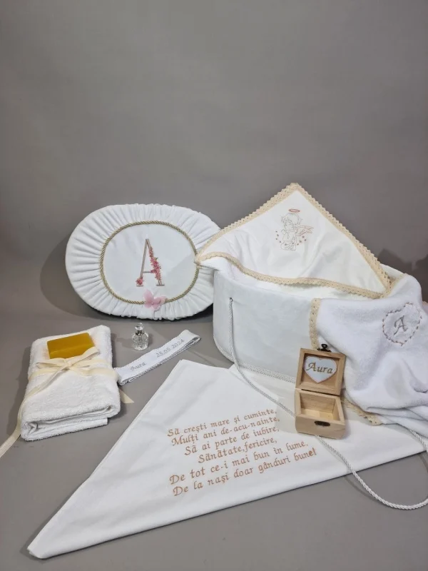 Cufăr botez personalizat cu inițială 4 Cufăr botez personalizat cu inițială 4