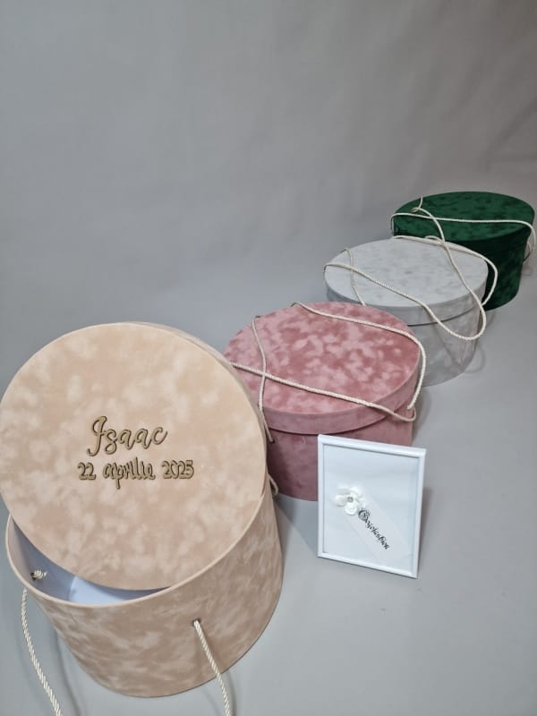 Cufăr botez personalizat rotund din catifea Matei 2 Cufăr botez personalizat rotund din catifea Matei 2