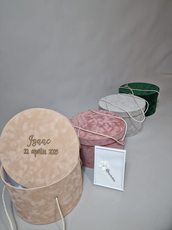 Cufăr botez personalizat rotund din catifea Matei Cufăr botez personalizat rotund din catifea Matei