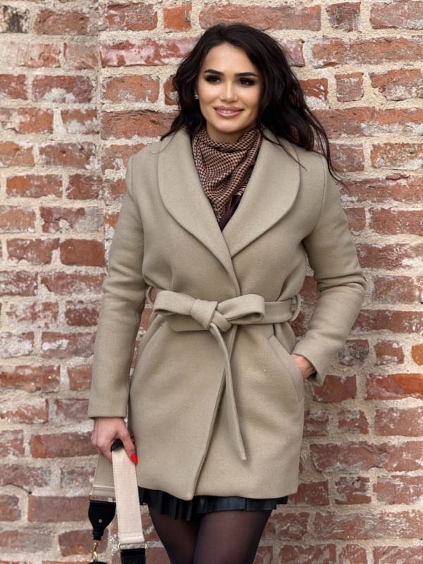 Palton damă Maria din lână – Elegant, Călduros și Premium pentru Iarnă Palton damă Maria din lână – Elegant, Călduros și Premium pentru Iarnă