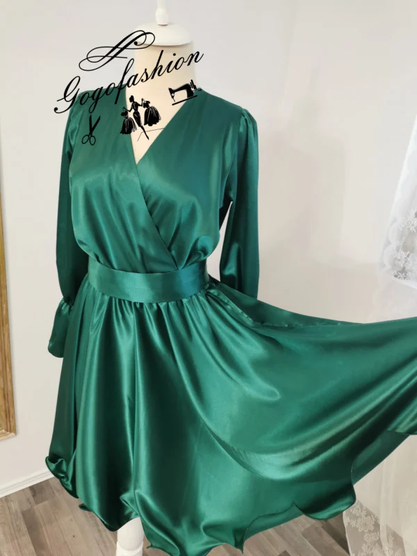 Rochie elegantă din satin Ela – fustă clos, decolteu petrecut, mâneci lungi 6 Rochie elegantă din satin Ela – fustă clos, decolteu petrecut, mâneci lungi 6
