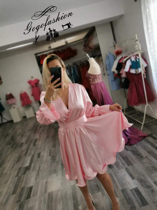 Rochie elegantă din satin Ela – fustă clos, decolteu petrecut, mâneci lungi Rochie elegantă din satin Ela – fustă clos, decolteu petrecut, mâneci lungi