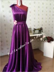 Rochie elegantă din satin cu un umăr gol Emily – Rochie lungă cu crăpătură