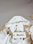 Rochiță de botez Dalia – Eleganță din tulle cu perle și fundițe din catifea