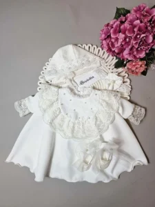 Rochiță de botez Myla – eleganță, rafinament și confort pentru bebeluși 2
