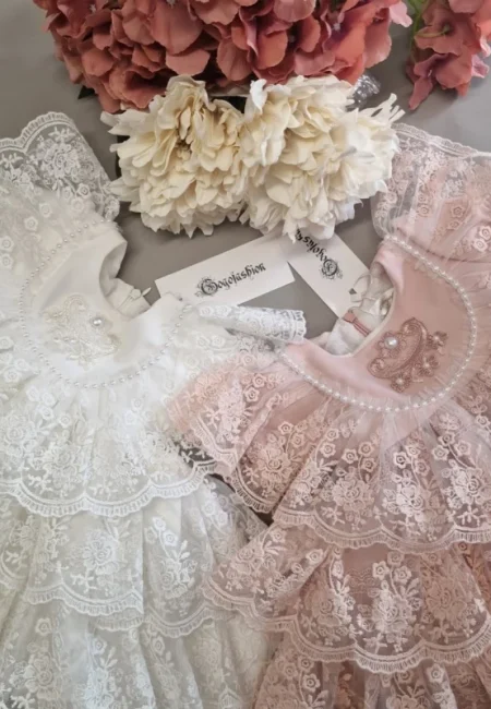Rochiță de botez Novia – Rochie elegantă pentru fetițe din dantelă și perle 2