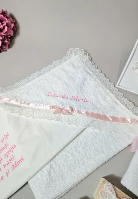 Trusou botez personalizat roz – 7 piese elegante pentru fete 2