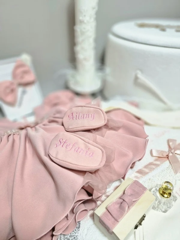 Trusou de botez roz personalizat Aniela Trusou de botez roz personalizat Aniela